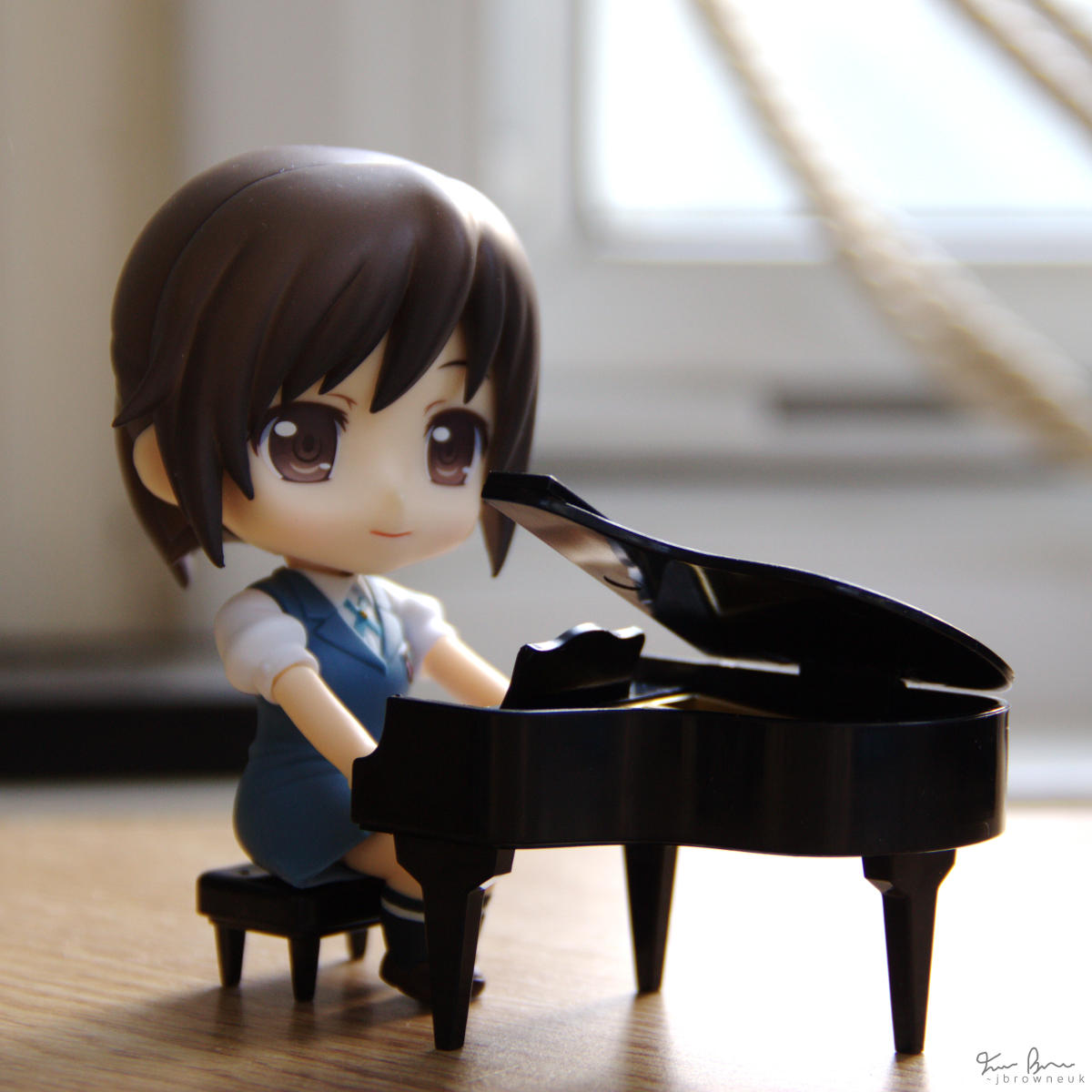 Tiny pianist