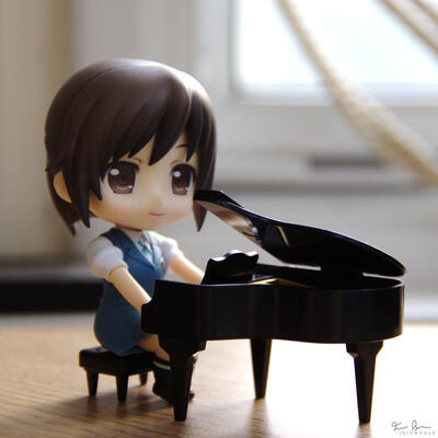 Tiny pianist